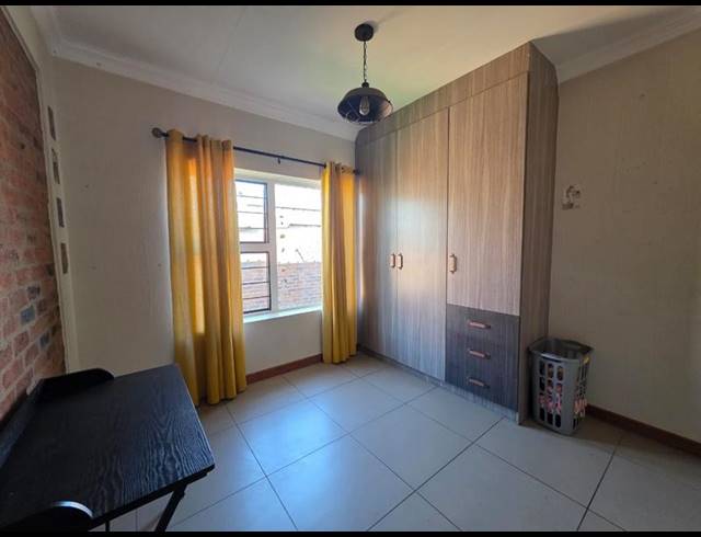 3 BEDROOM CLUSTER FOR SALE IN POMONA